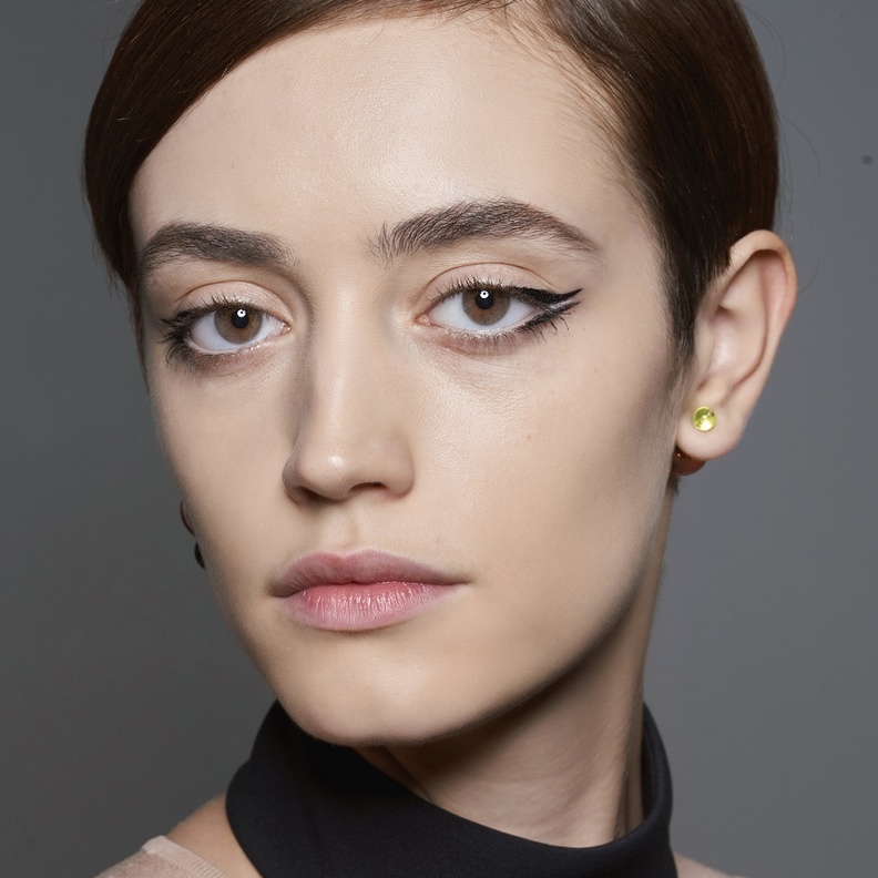 طريقة عمل آيلاينر للعيون المبطنة بخطوات سهلة وبسيطة