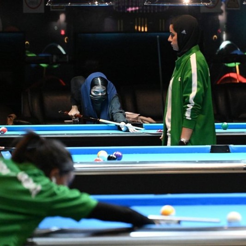 لاعبتا السنوكر "دلال الشمري" و"إيمان جبران" ضمن أول منتخب خليجي وعربي يشارك في بطولة العالم للناشئين برومانيا 2022