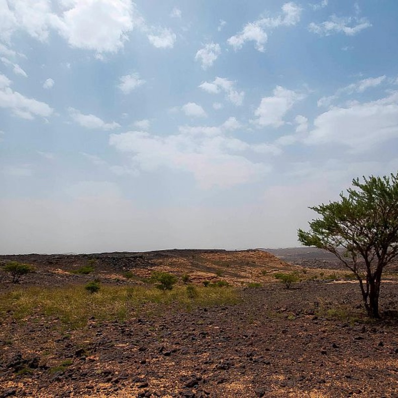 بدر الجنوب.. سحر الطبيعة الخلابة وموعد لا ينسى مع الغيم والمطر