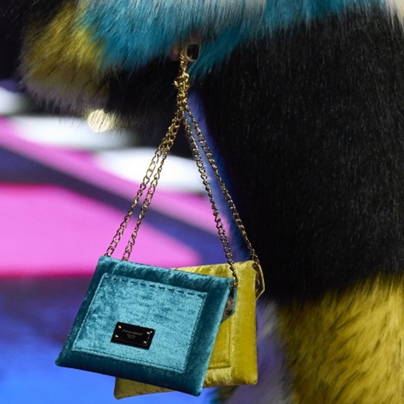 حقيبة متعددة الألوان بتصميم صغير مميّز من Dolce&Gabbana