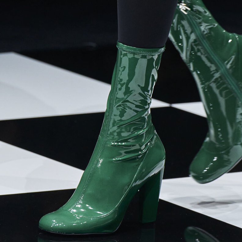 موديلات أحذية راقية بتدرجات اللون الأخضر