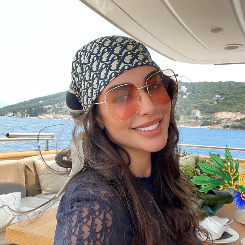 تسريحات شعر ناعمة تناسب مشاوير البحر اعتمديها على طريقة النجمات العرب