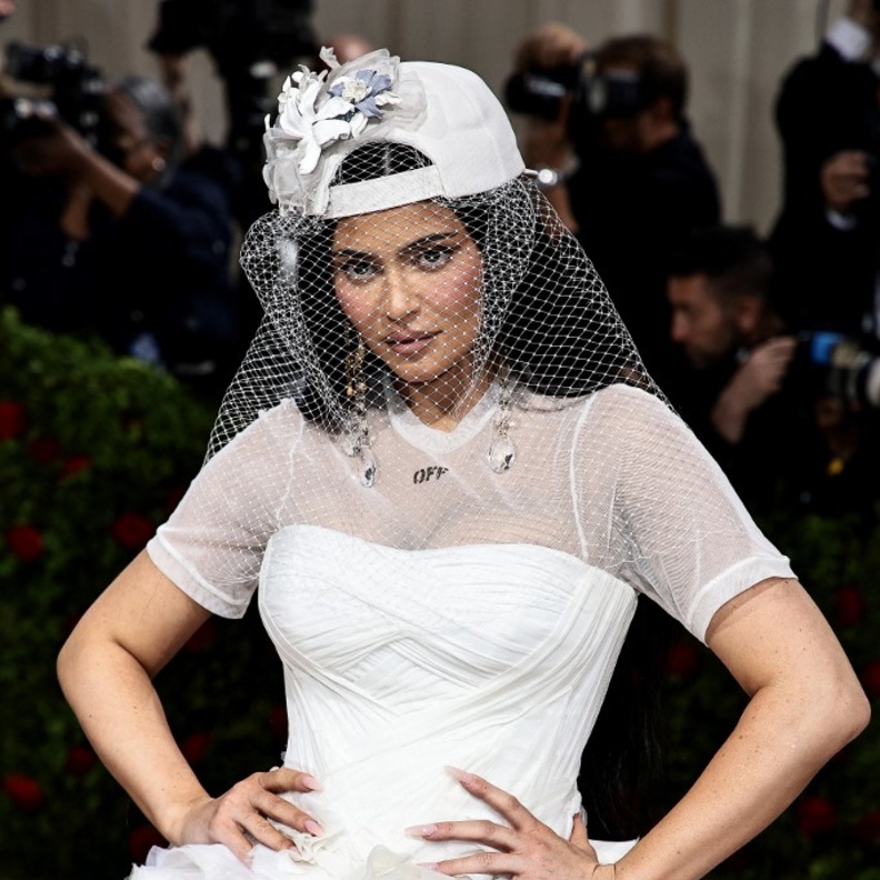 كايلي جينر في حفل Met Gala 2022 الذي أقيم في متحف متروبوليتان للفنون
