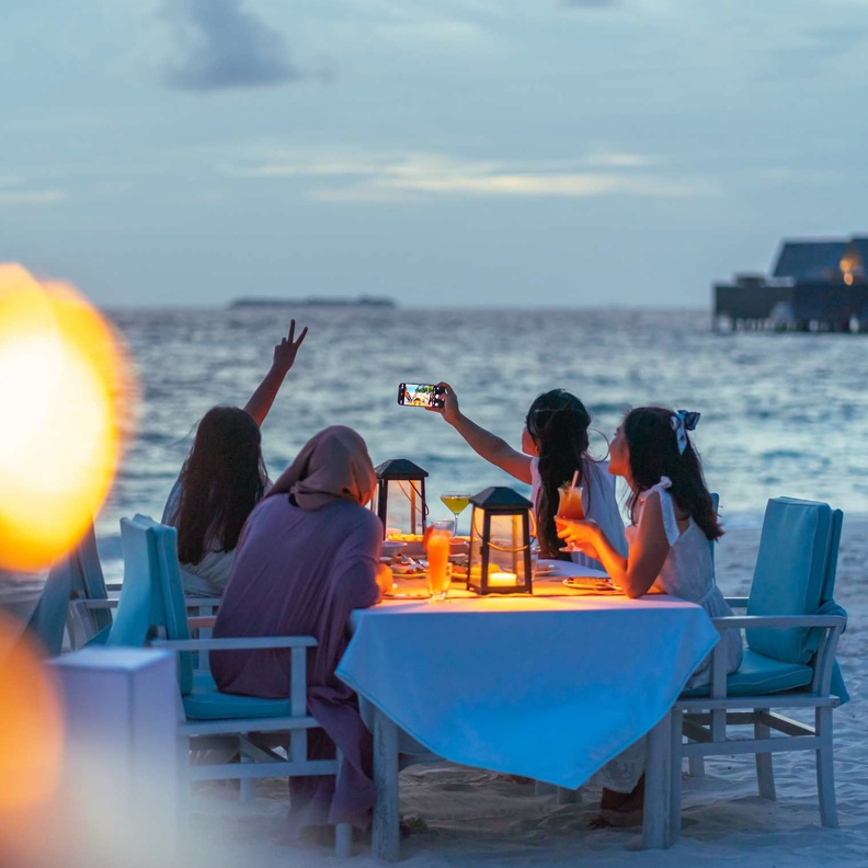 احزمي حقائبك واجمعي أقرب صديقاتك لتمضية أجمل الأوقات مع عطلة الفتيات GIRLS GETAWAY  في ميلايدو