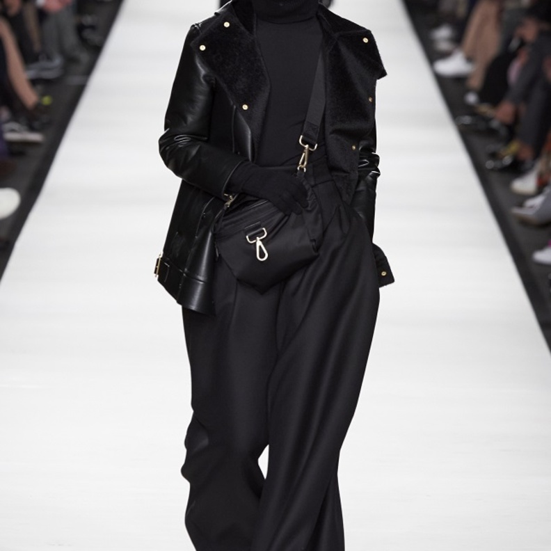 إطلالات مونوكروم باللّون الأسود بلوك لافت من Max Mara