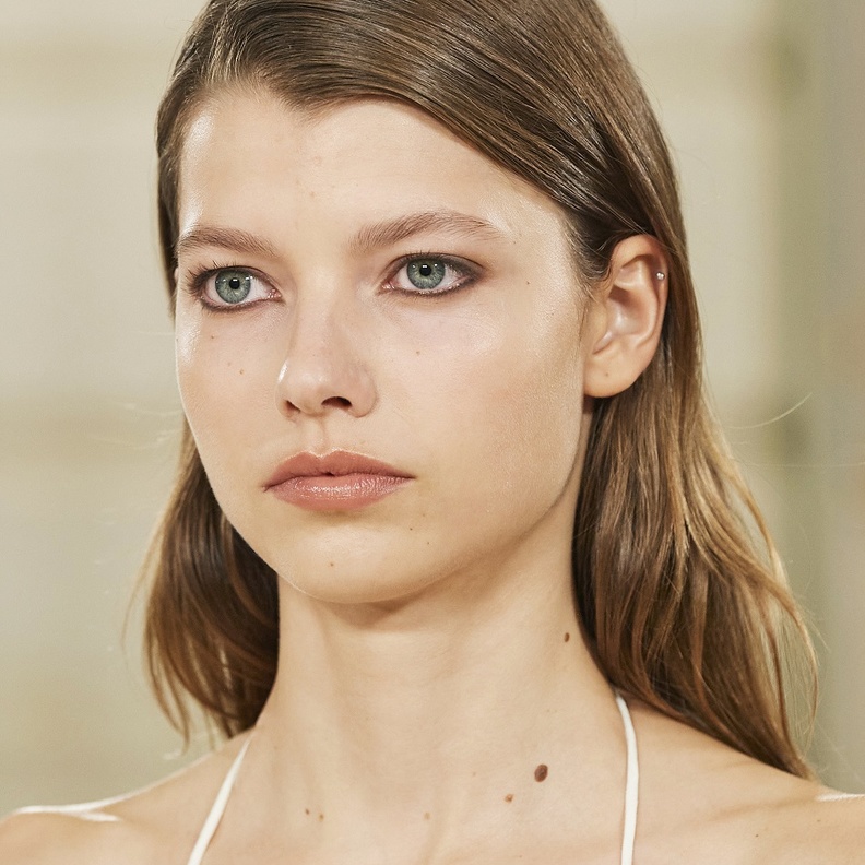 تخلّصي من الرؤوس السوداء بـ3 خطوات سهلة التطبيق قبل نهاية صيف 2022