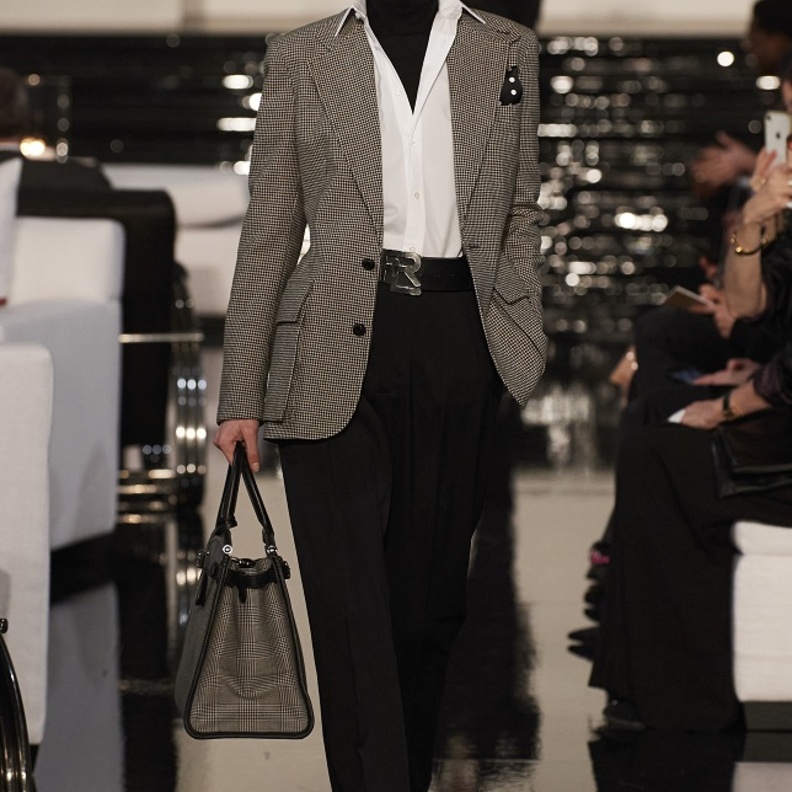 تنسيق القميص الأبيض بأسلوب رسمي لافت من Ralph Lauren