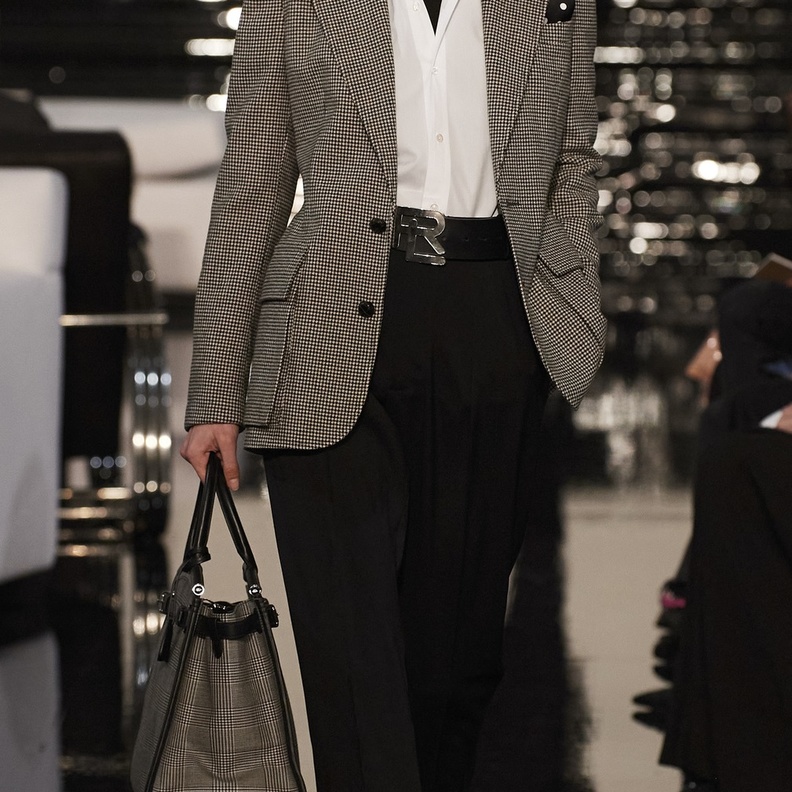 أفكار لتتألقي بتصاميم تناسب ساعات العمل