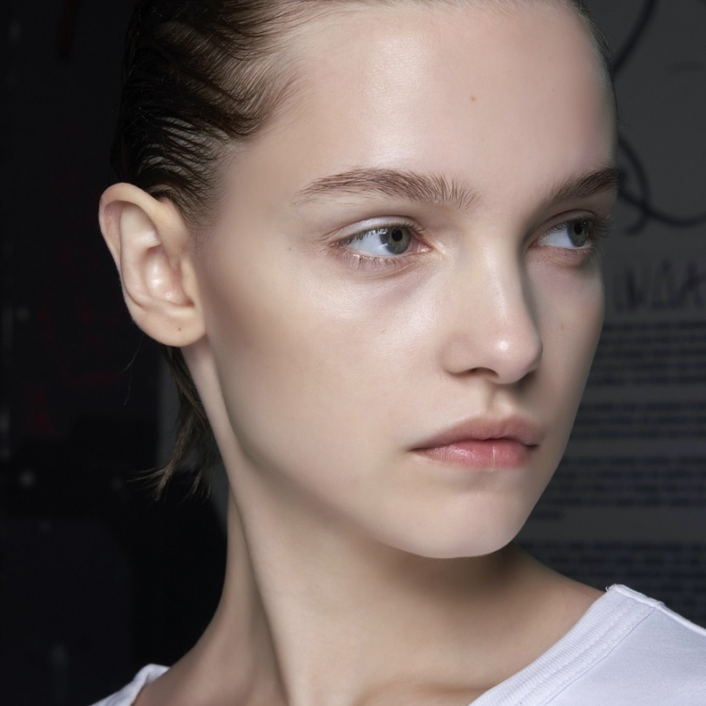 5 أساسيات لتنظيف البشرة بعمق في المنزل والحفاظ على نضارتها