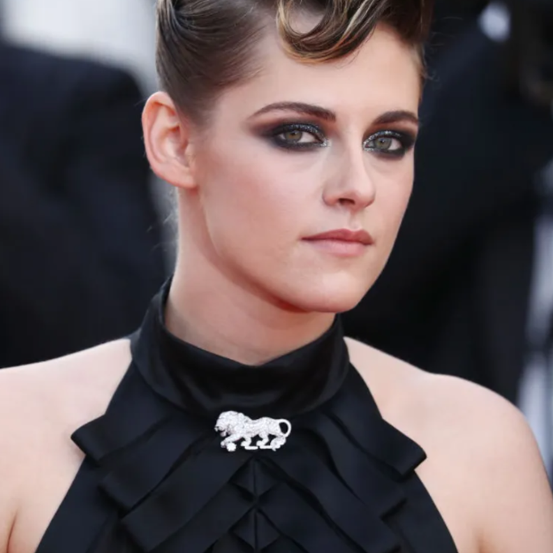 بروش كريستين ستيوارت من شانيل