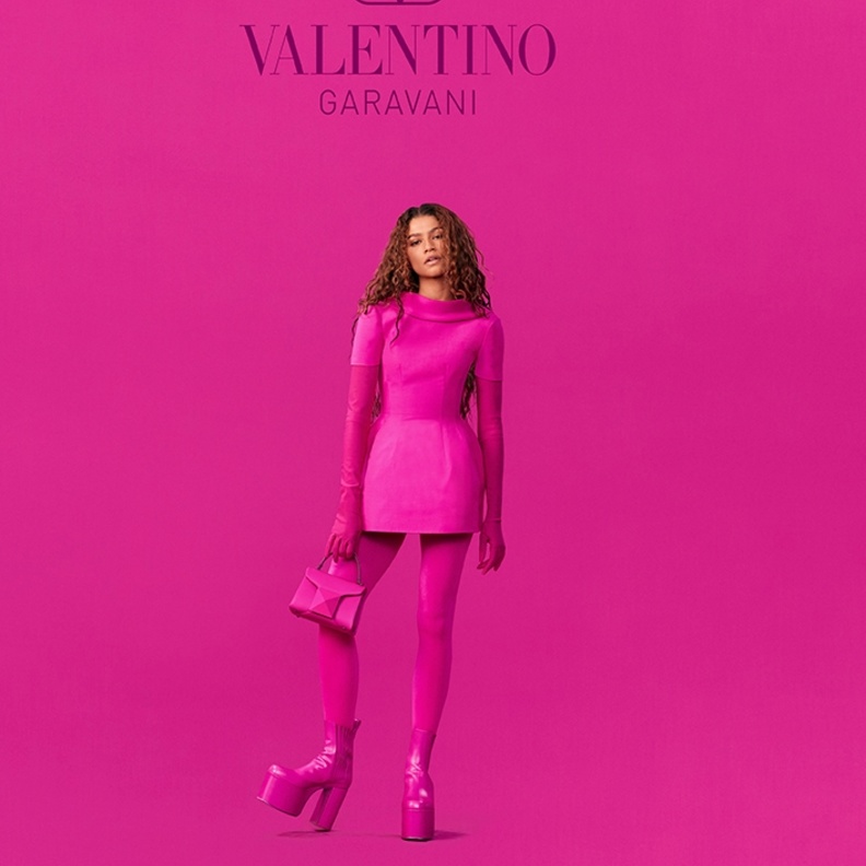 Valentino تقدّم PINK PP من بطولة "زيندايا"