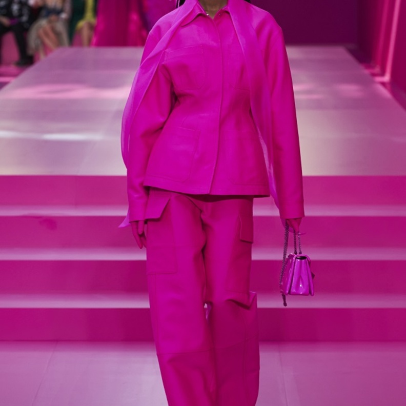 موديلات السروال الواسع لإطلالة مميّزة من Valentino