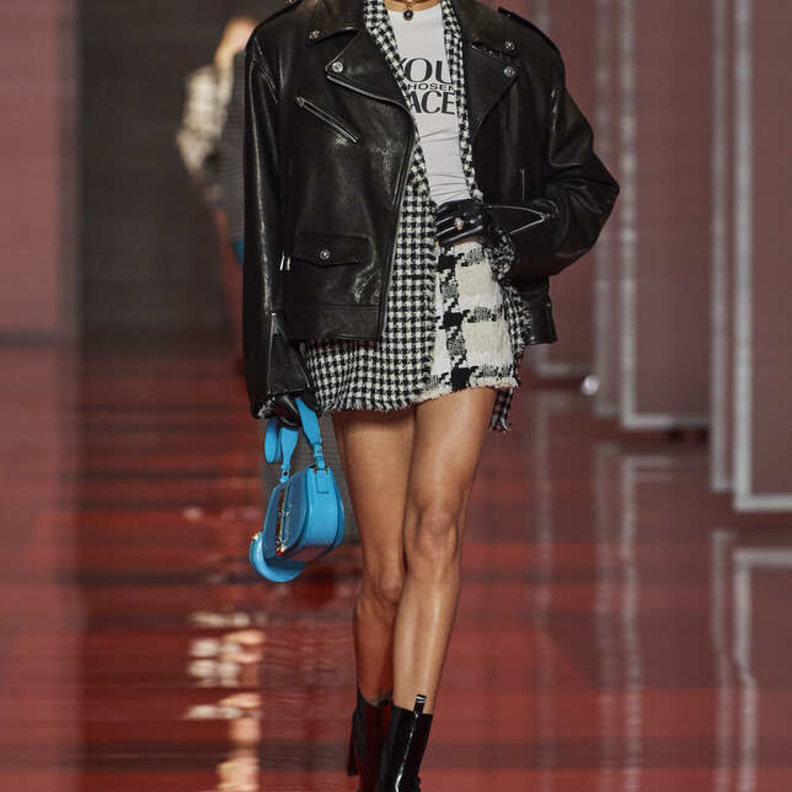 افكار تنسيق الأزياء بصيحة الجلد بمختلف أشكالها