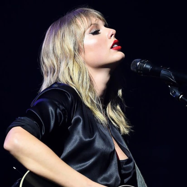 تايلور سويفت