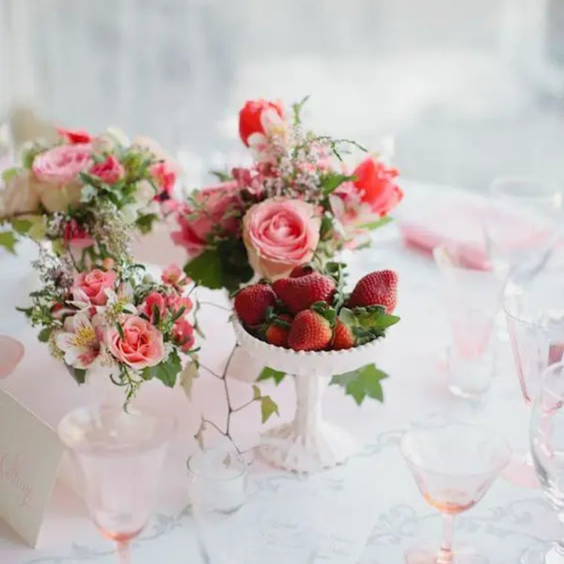 أفكار رائعة لحفلات الزفاف بالفراولة