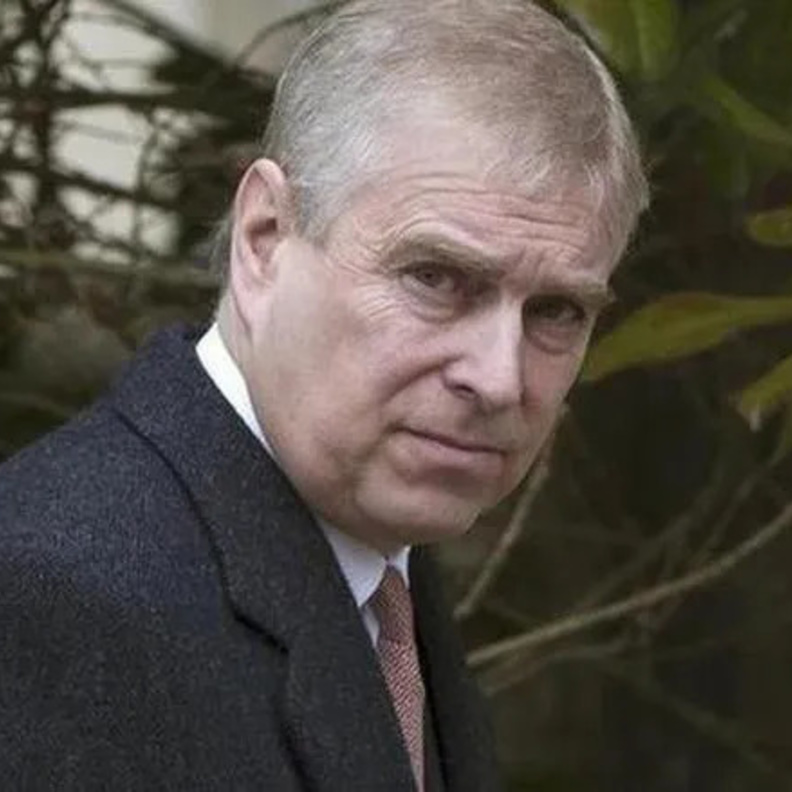 الأمير أندرو سيستمر في الاحتفاظ بحراسته الملكية