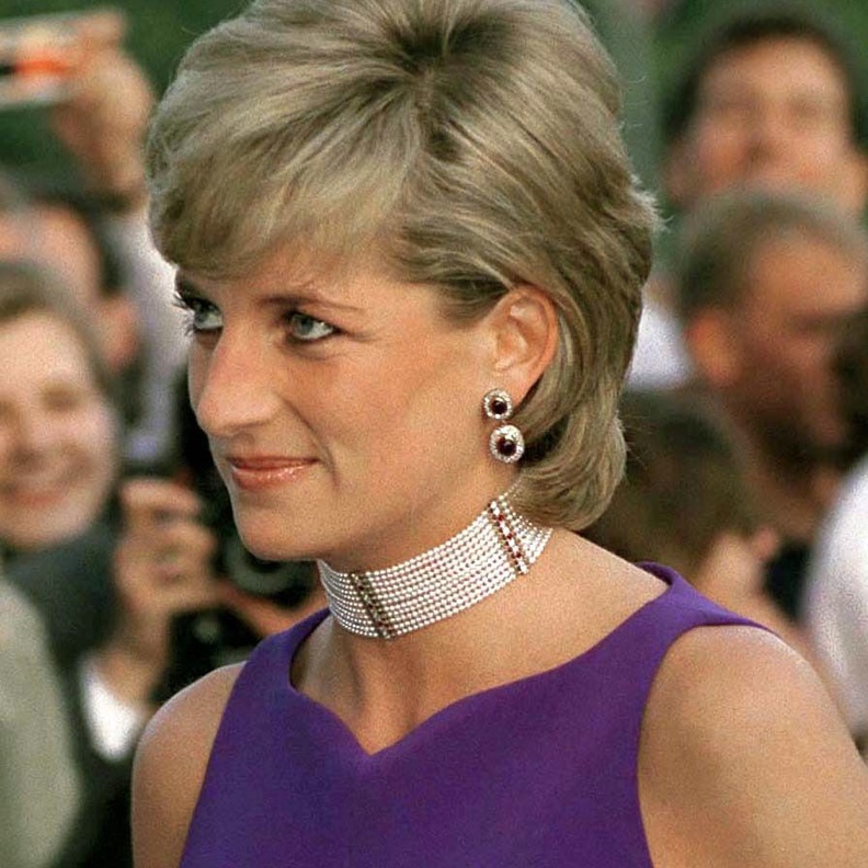 كيف رافق عقد اللؤلؤ سيدات العائلة المالكة البريطانية عبر السنين؟