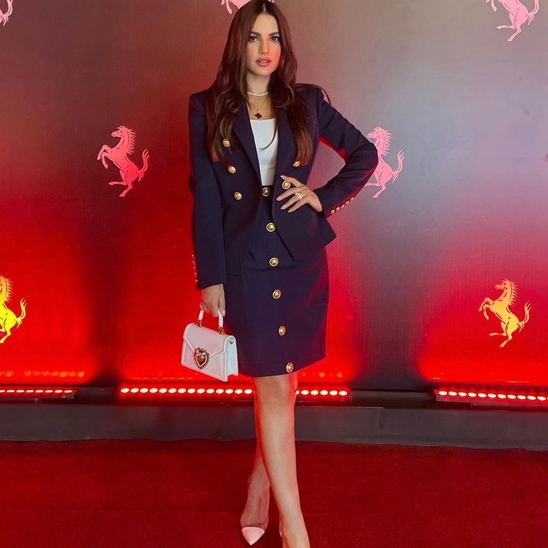 نانسي عجرم Nancy Ajram بفستان أبيض طويل