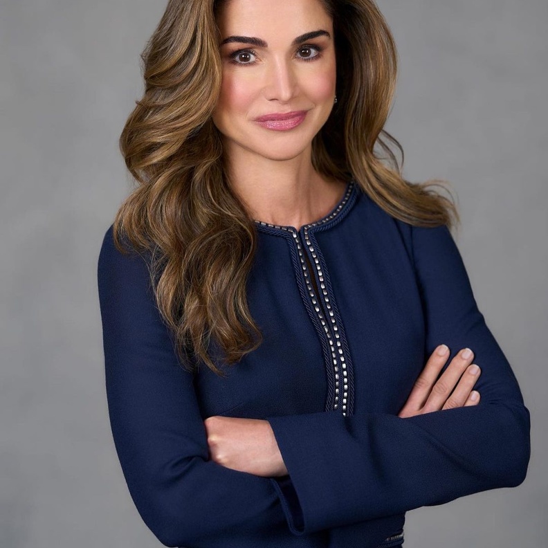 صور رسمية جديدة للملكة رانيا بمناسبة عيد ميلادها