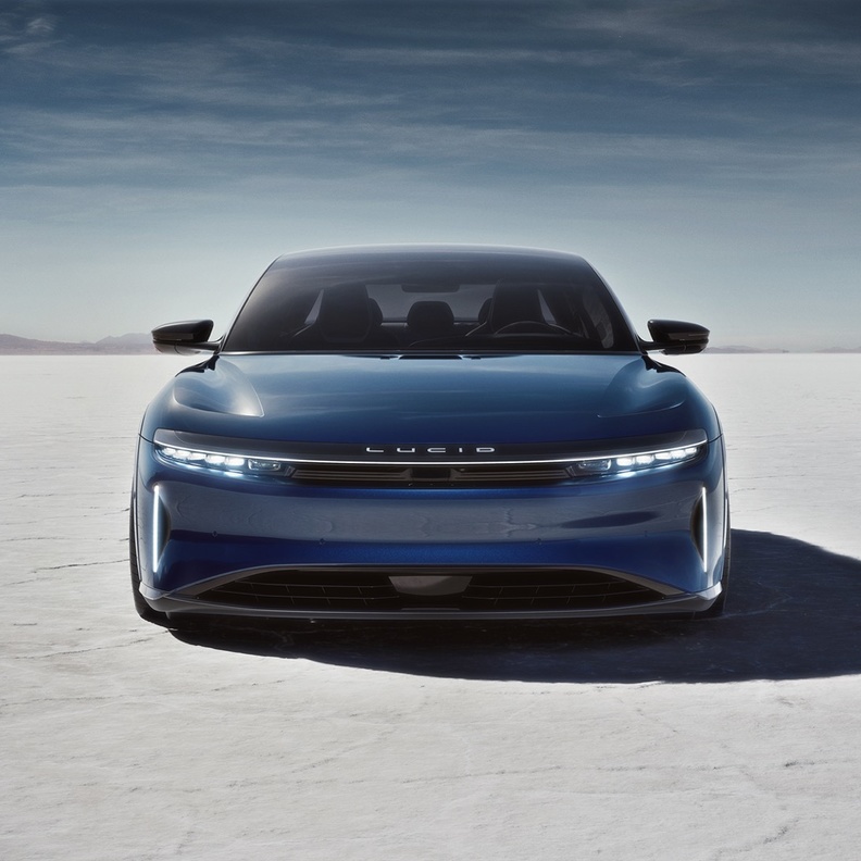 Lucid تكشف عن أكثر سيارات السيدان تطورا