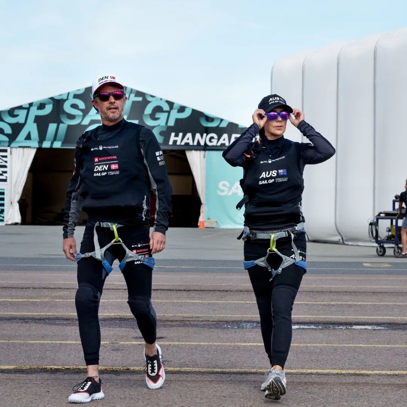 الأميرة ماري تتغلب على زوجها ولي عهد الدنمارك في مسابقة إبحار