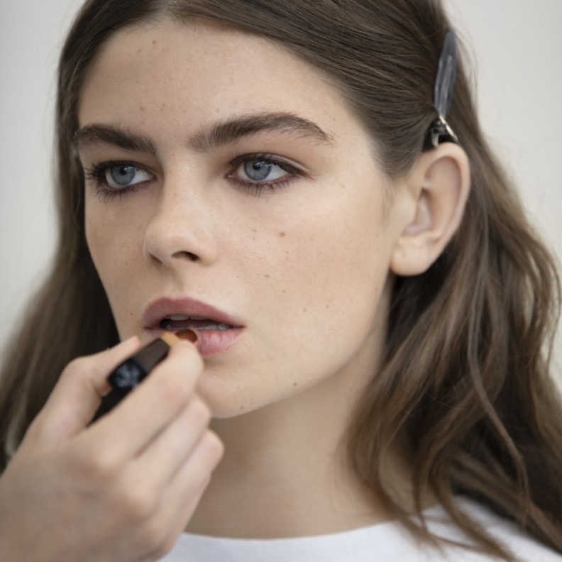 خطوات وحيل للحصول على شفاه كبيرة وطرق تطبيقها بأساليب عصرية