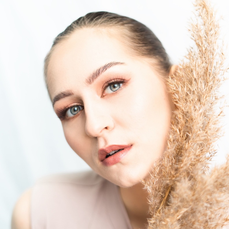 نصائح لتقشير البشرة الجافة والحساسة بطرق طبيعية