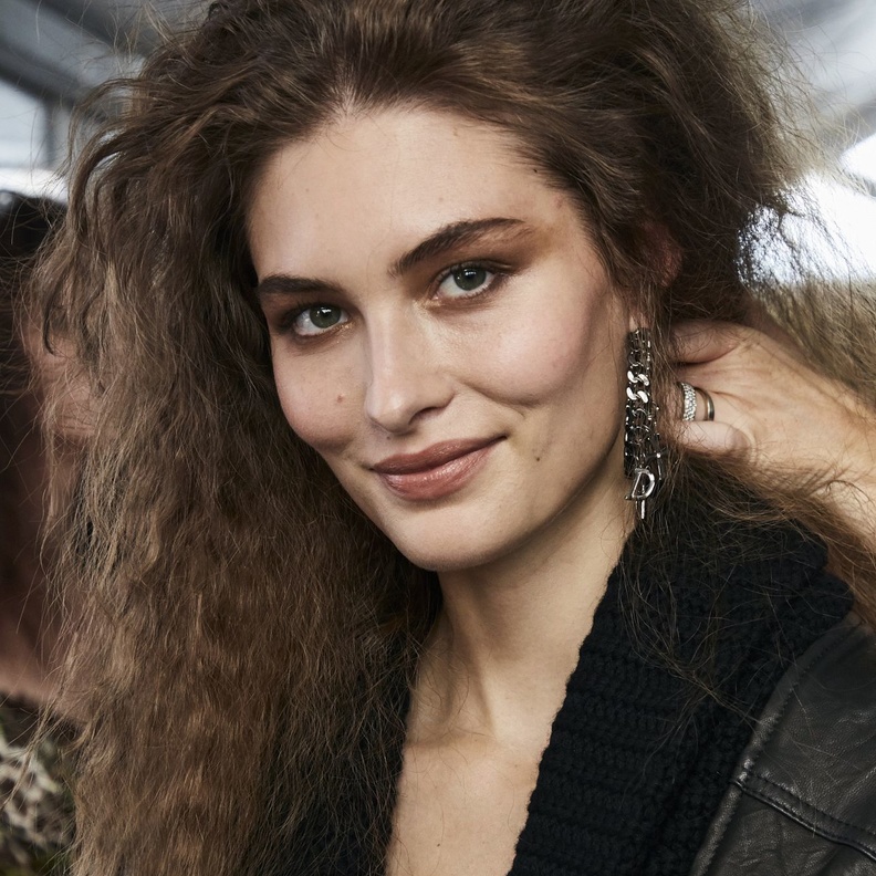 تسريحات شعر راقية تعطي إمتلاءً للوجه