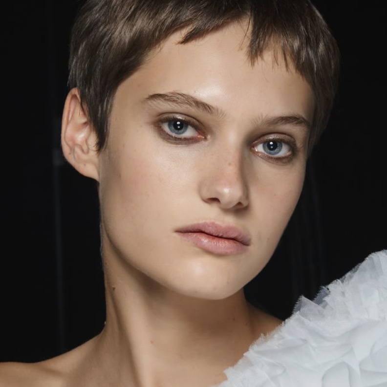 تسريحات شعر بيكسي بمناسبة يوم المرأة الإماراتية