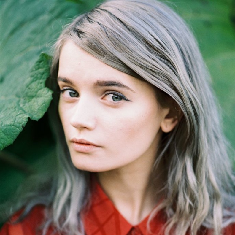 كيفية إخفاء الشعر الأبيض والوقاية من الشيب بالطرق الطبيعية