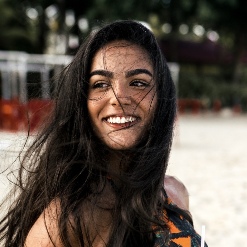 كيف تحافظين على نتيجة تبييض الأسنان بالليزر؟