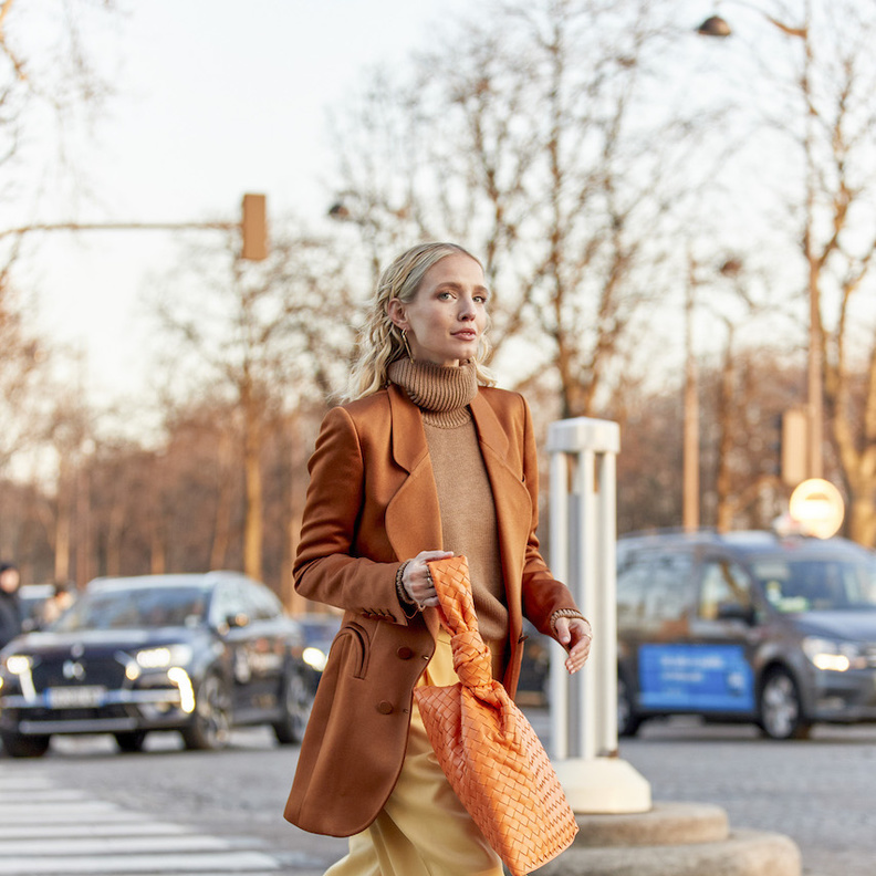 البليزر مع البنطلون خيارك لأجمل الاطلالات الخريفية الأنيقة 