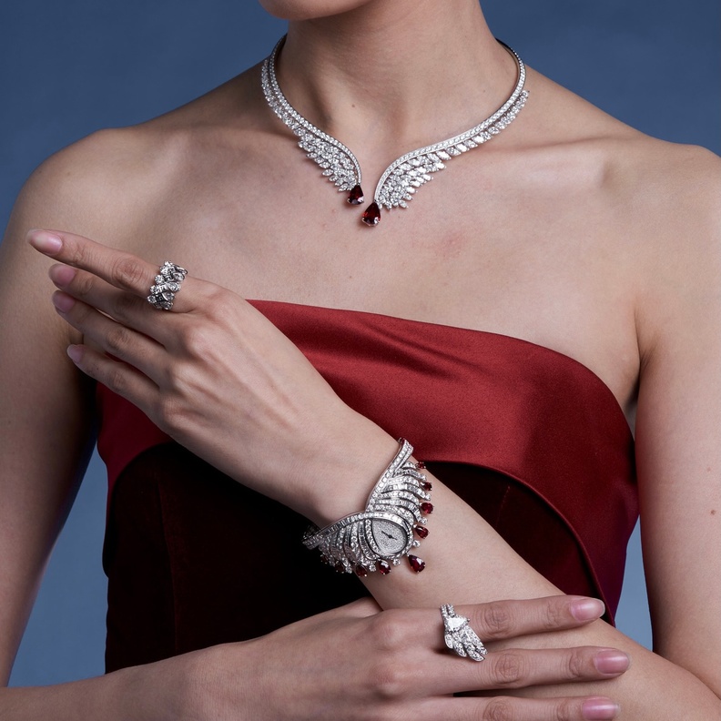 أقراط Blazing Night drop من بياجيه Piaget