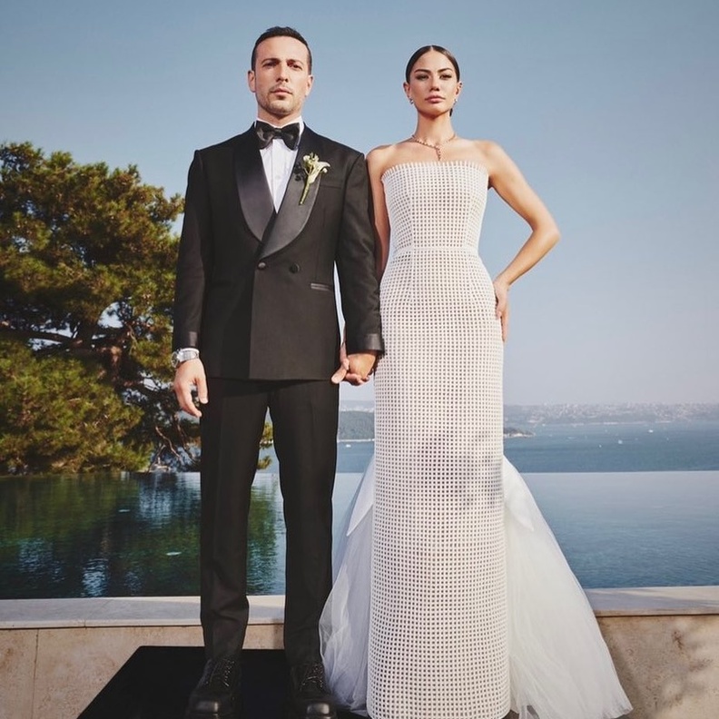 ماذا اختارت نجمات تركيا من مجوهرات في حفلات زفافهنّ؟