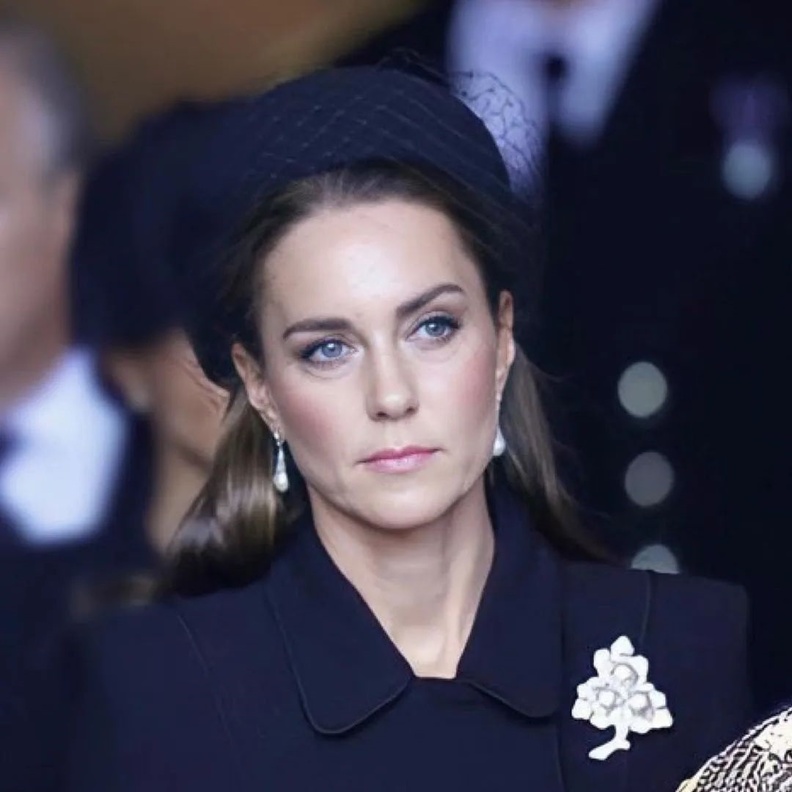 اطلالة كيت ميدلتون بمكياج ناعم- الصورة من صفحة casando_com_estilo