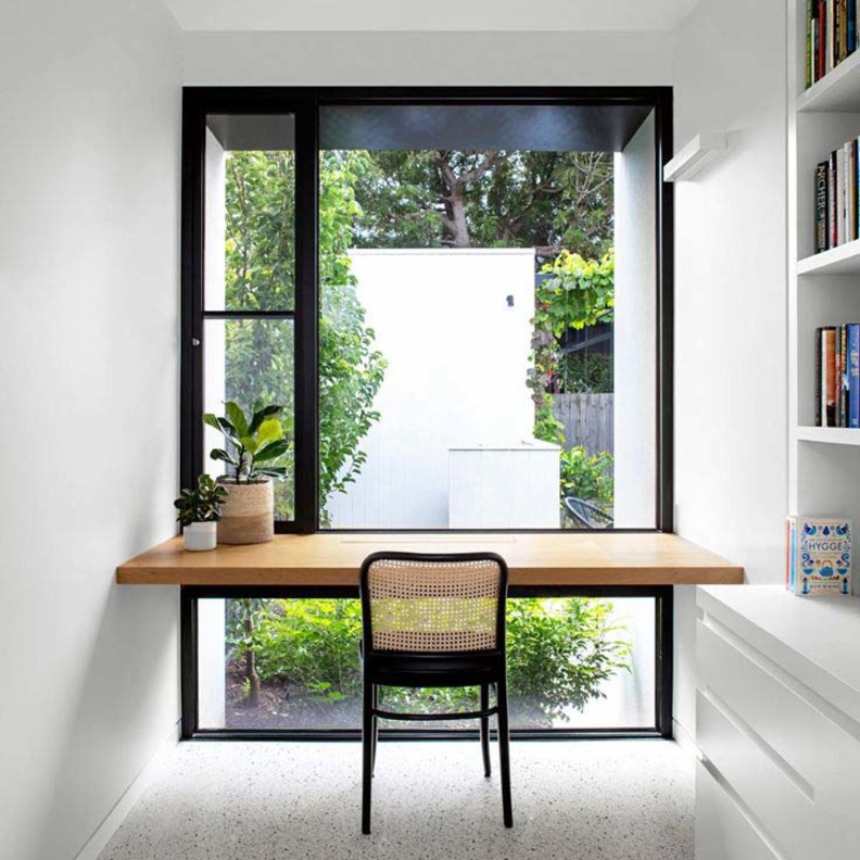 الإنارة الطبيعية تساعد الأطفال على التركيز في مكاتبهم الدراسية