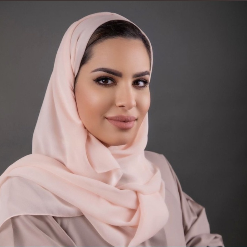 تعرفوا على "الجوهرة المقبل" مديرة التحول الرقمي في وزارة السياحة