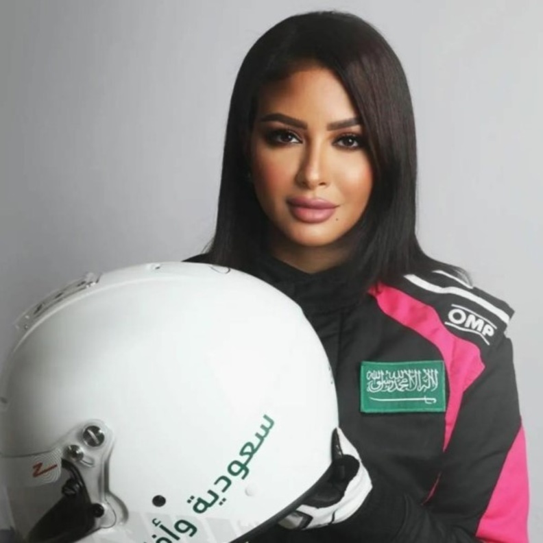 السائقة "مها الحملي" تحصد لقب أفضل فريق نسائي في أولى جولات البطولة السعودية للراليات