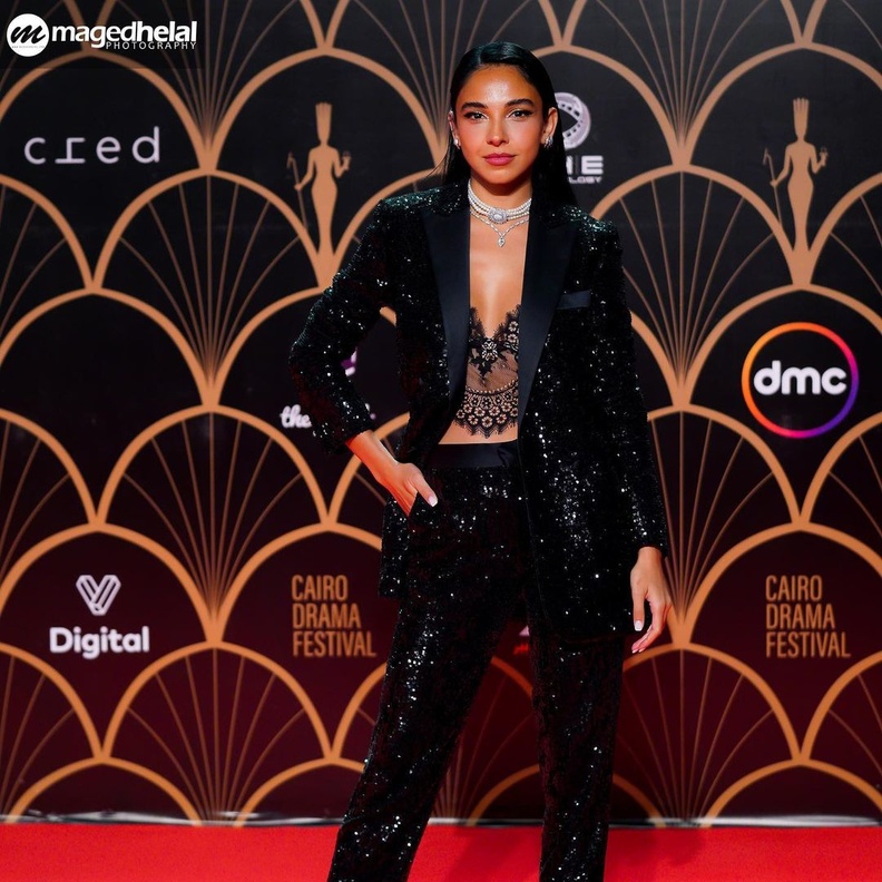 أفكار تنسيق اللون الأسود من اطلالات سلمى أبو ضيف 