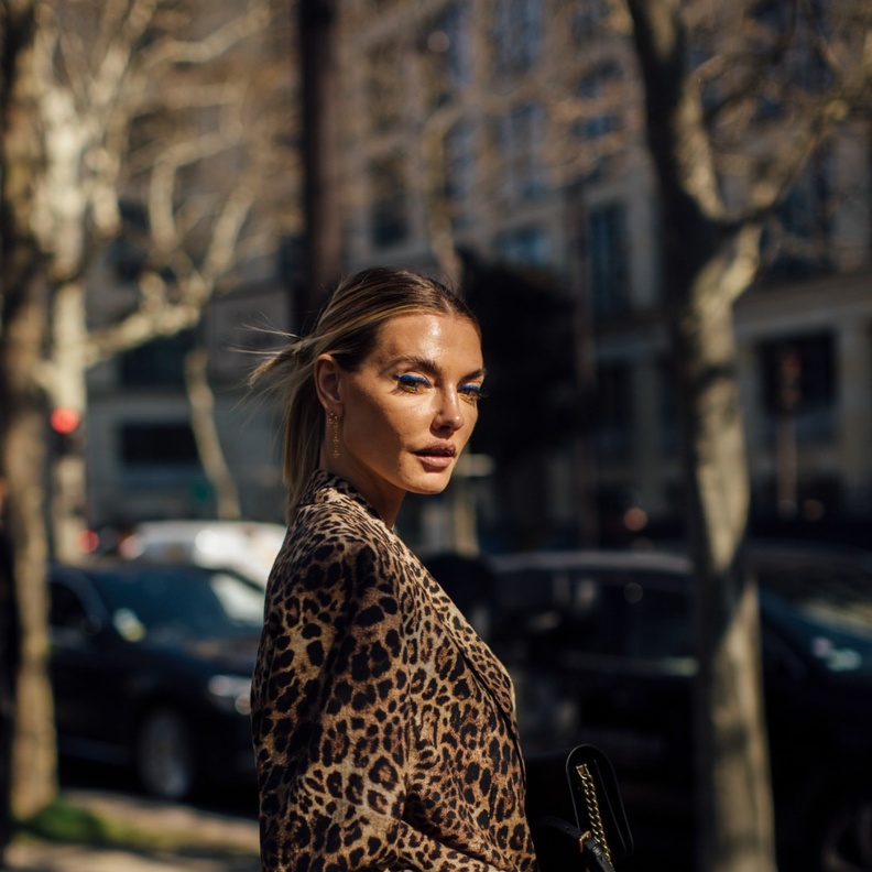 تألقي بالبدلة بنقشات الحيوانات