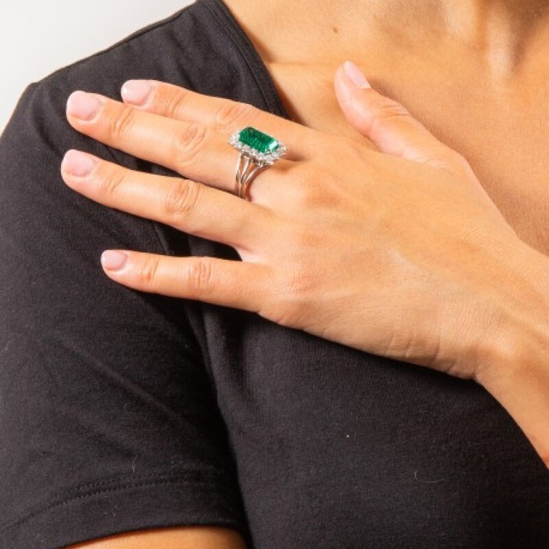 تألقي في سهرات الموسم مع أجمل مجوهرات مزاد سوذبيز