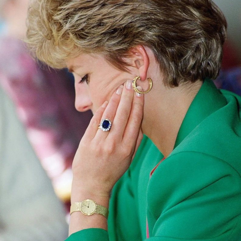 خاتم خطوبة الأميرة ديانا الشهير من الياقوت الأزرق