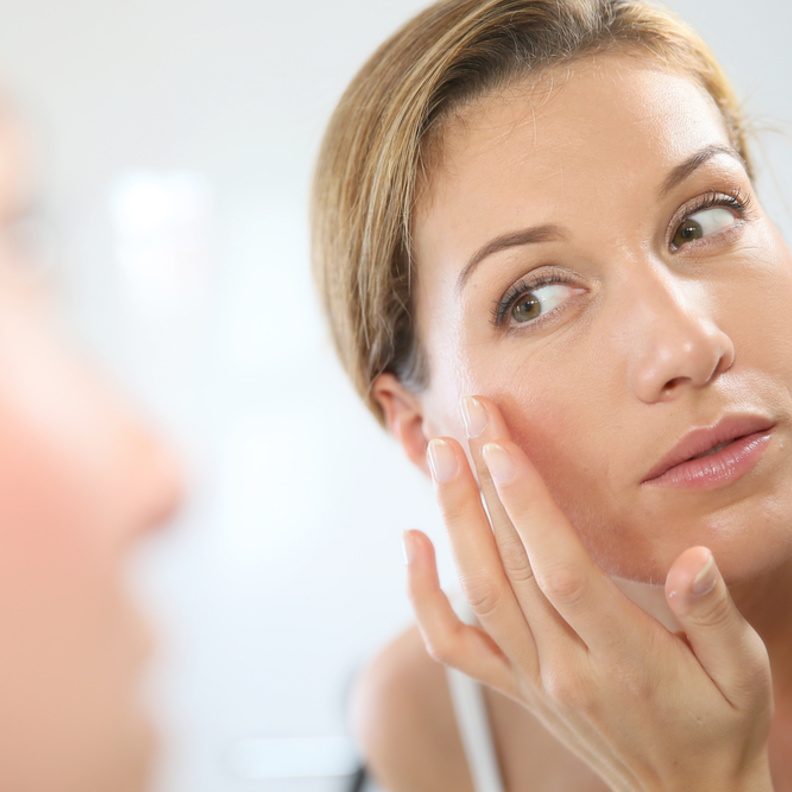 تعرفي على أسباب شيخوخة الجلد المبكرة وقاوميها بالأغذية المناسبة