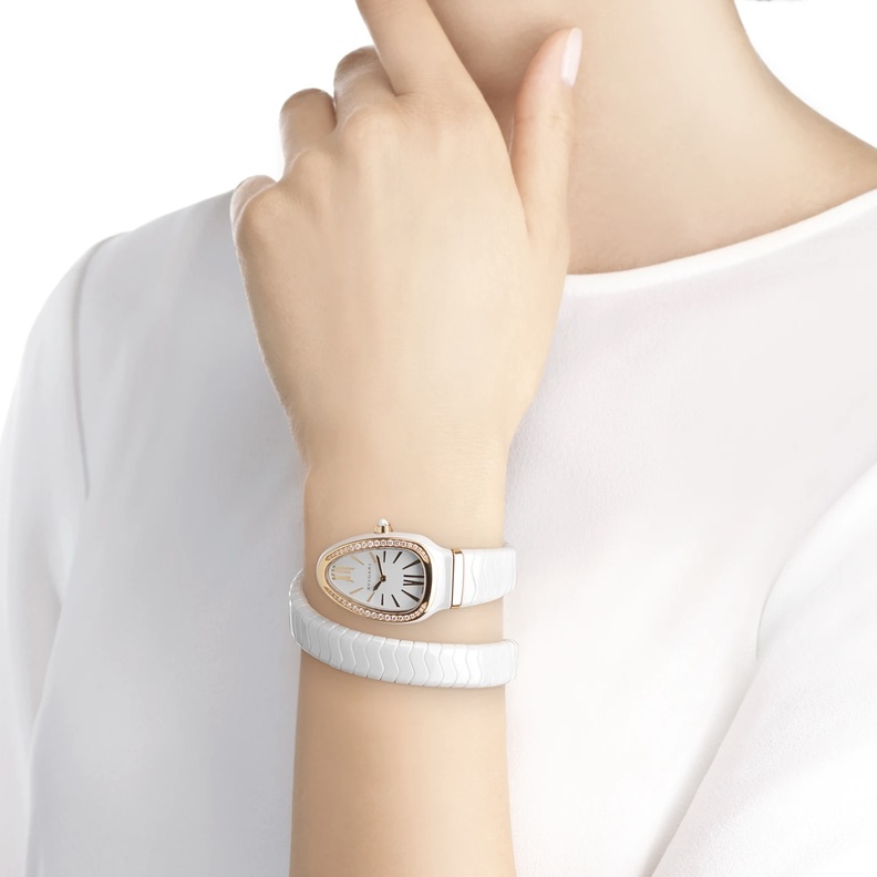 ساعة فخمة من بولغاري باللون الأبيض