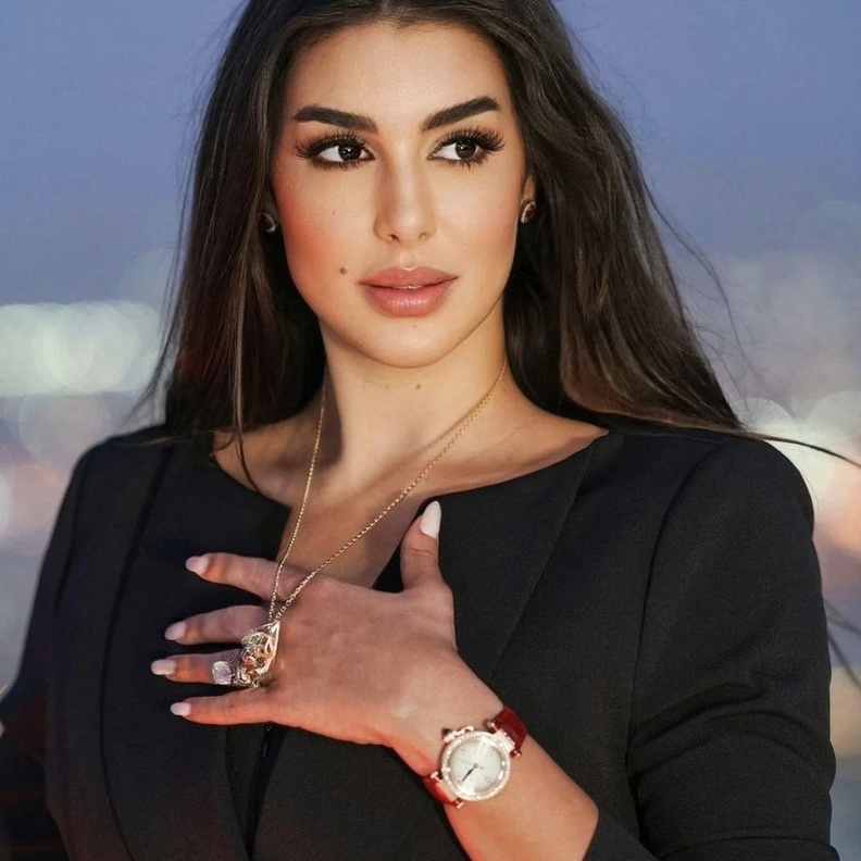 ساعة ياسمين صبري من Cartier