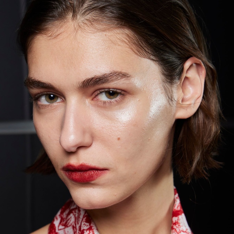 تعرفي إلى أسباب تساقط شعر الحواجب وأفضل العلاجات للتغلب على ذلك