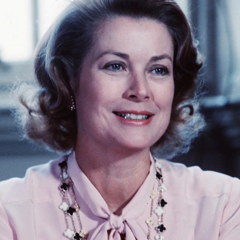 غريس كيلي بتصاميم ألامبرا