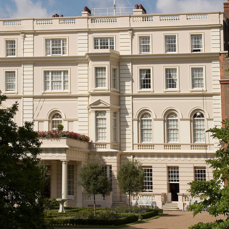 Clarence House .. جولة داخل المقر الرسمي لإقامة الملك تشارلز وزوجته كاميلا على مدار 20 عاماً  