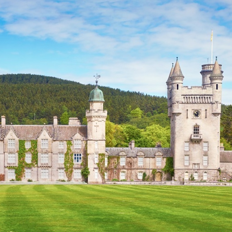 قلعة بالمورال من الخارج