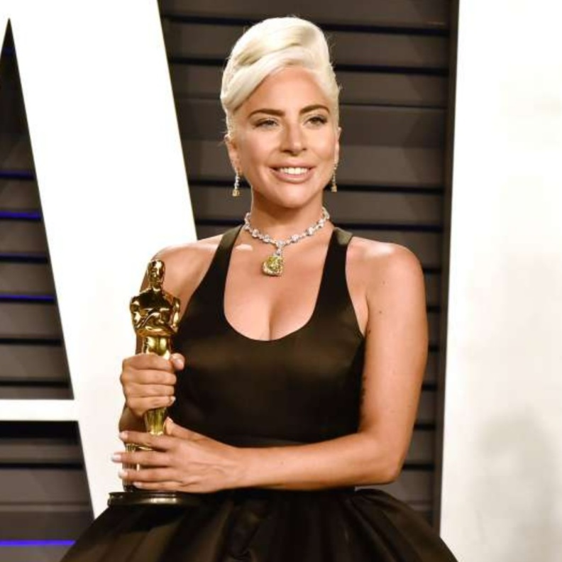 لايدي غاغا هي ثالث امرأة ترتدي ماسة تيفاني الصفراء